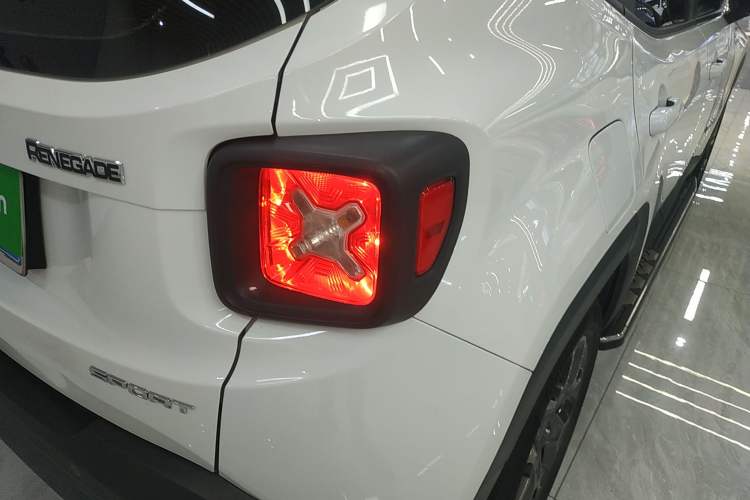 Used  Renegade 2018 Connected Large Screen Version 180T Automatic Kinetic Edition+