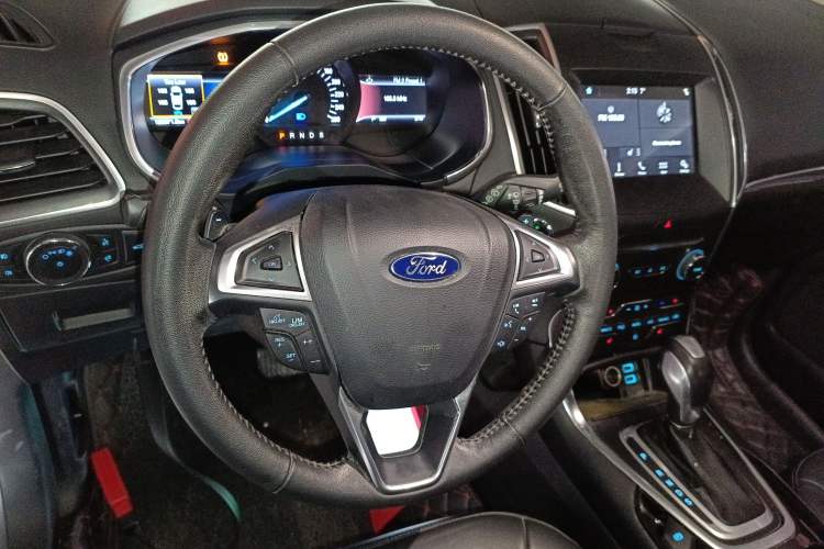 Used Ford Edge 2016 EcoBoost 245 Two-Wheel-Drive Titanium 7-Seater
