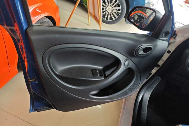 Used  forfour 2016 1.0L 52 kW Dynamic Edition
