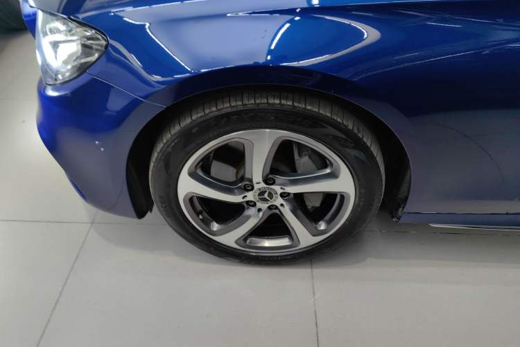 Used Mercedes-Benz E-Class 2018 E 300 L Sporty and Stylish Model
