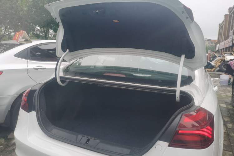 Used Geely Auto Emgrand 2019 Leading Edition 1.5L CVT Upward-Connected Model China VI Standard
