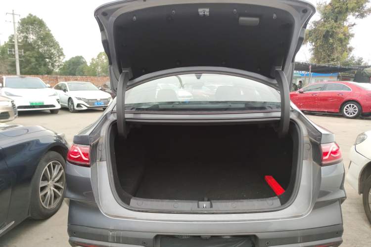 Used BYD Qin L 2025 DM-i Smart Drive 120KM Superior Model
