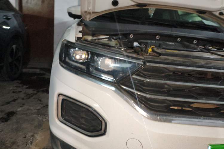 Used Volkswagen T-ROC 2018 280TSI DSG Two-Wheel Drive Comfort Version China VI Standard
