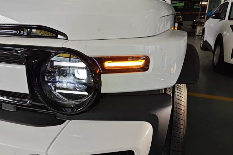 Used  V23 2025 501 Four-Wheel Drive Intelligent Driving Version
