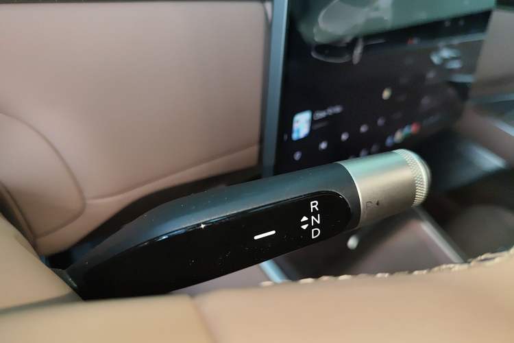 Used ONVO Luxeed L90 2025 Model—Ultra Six-Seater Version
