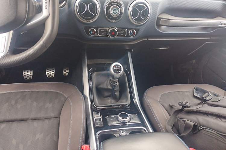 Used  BJ40 2018 2.0T Manual Diesel Four-Wheel Drive Prestige Edition
