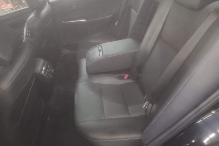 Used Toyota Camry 2016 2.0G 10th Anniversary Leading Edition
