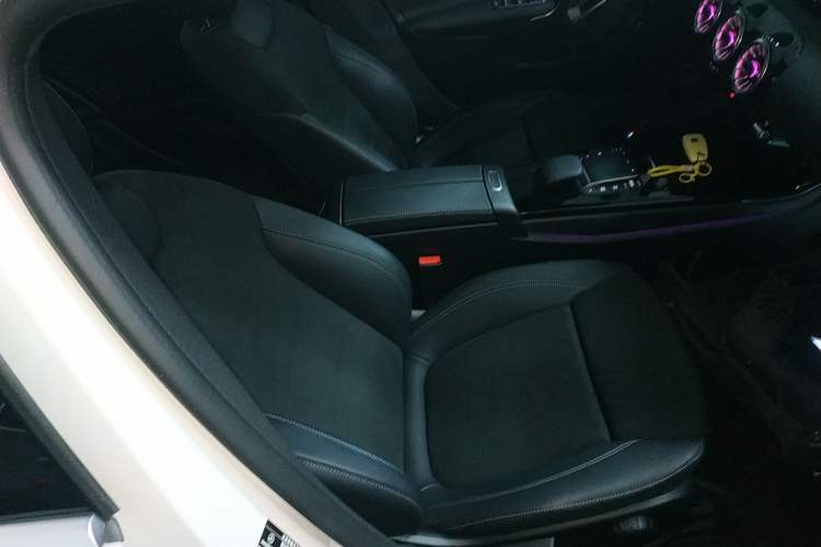 Used Mercedes-Benz A-Class 2022 Second Facelift A 200 L Sport Sedan Fashion Version
