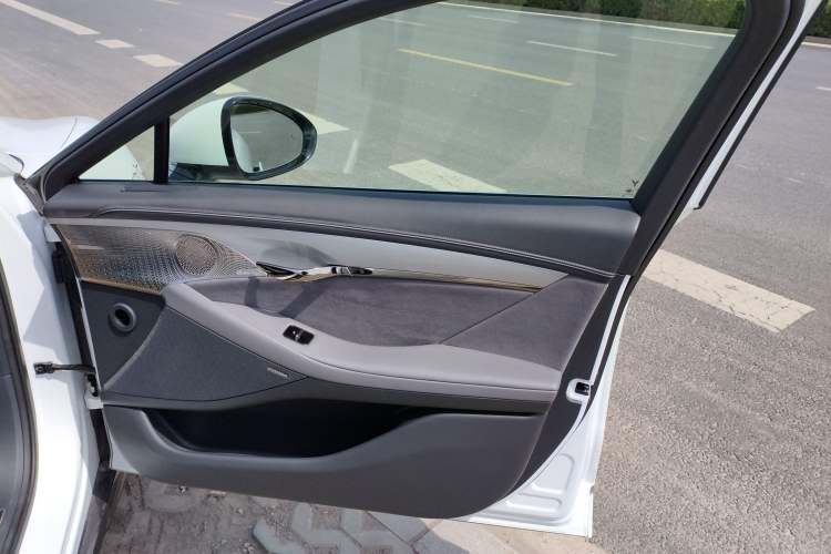 Used VOYAH PASSION 2024 PHEV Four-Wheel Drive Ultra-Long Range Executive Edition
