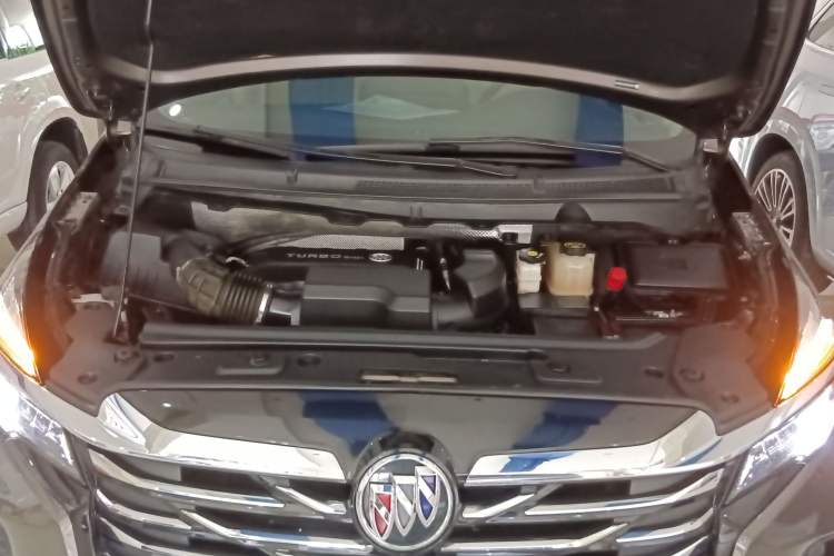 Used Buick GL8 2023 Facelifted Land Cruiser Executive Luxury Version
