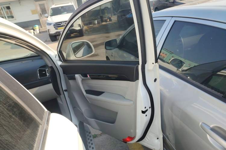 Used Chevrolet Captiva 2015 2.4L Two-Wheel Drive Urban Version 5 Seats