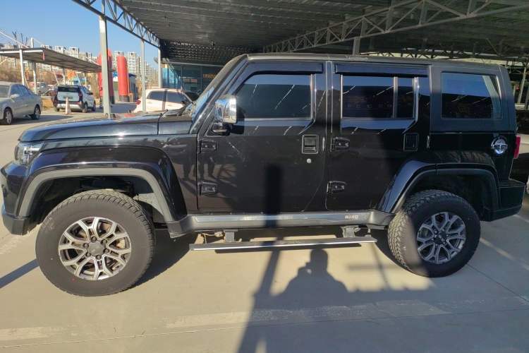 Used  BJ40 2023 2.0T Automatic Four-Wheel Drive Urban Hunter Edition Chivalrous Type
