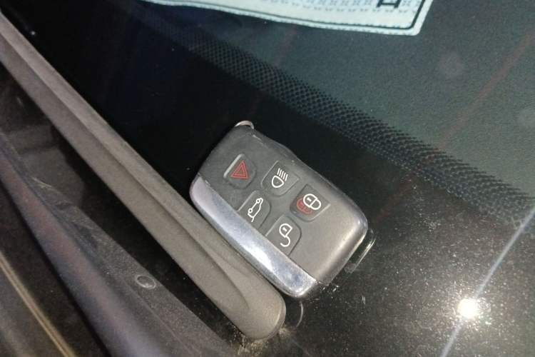 Used Land Rover Discovery Sport 2019 240 PS SE Version China VI Standard
