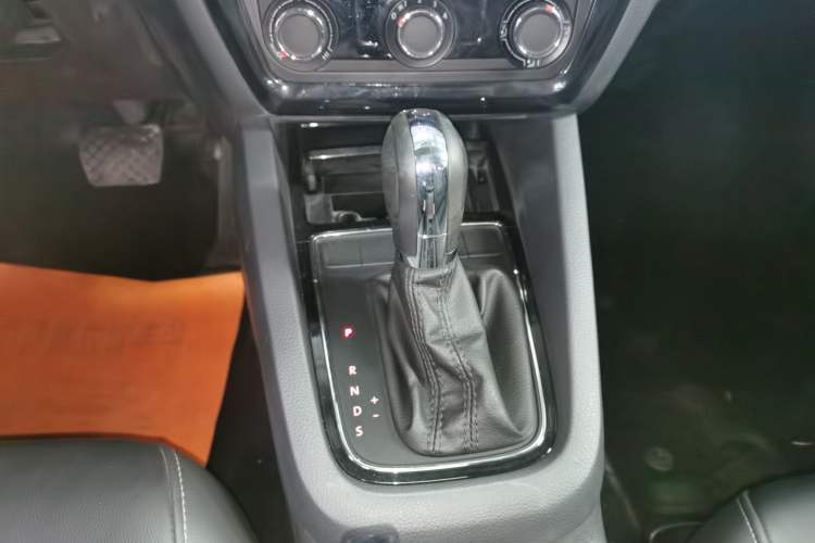 Used Volkswagen Sagitar 2015 1.6L Automatic Comfort Model
