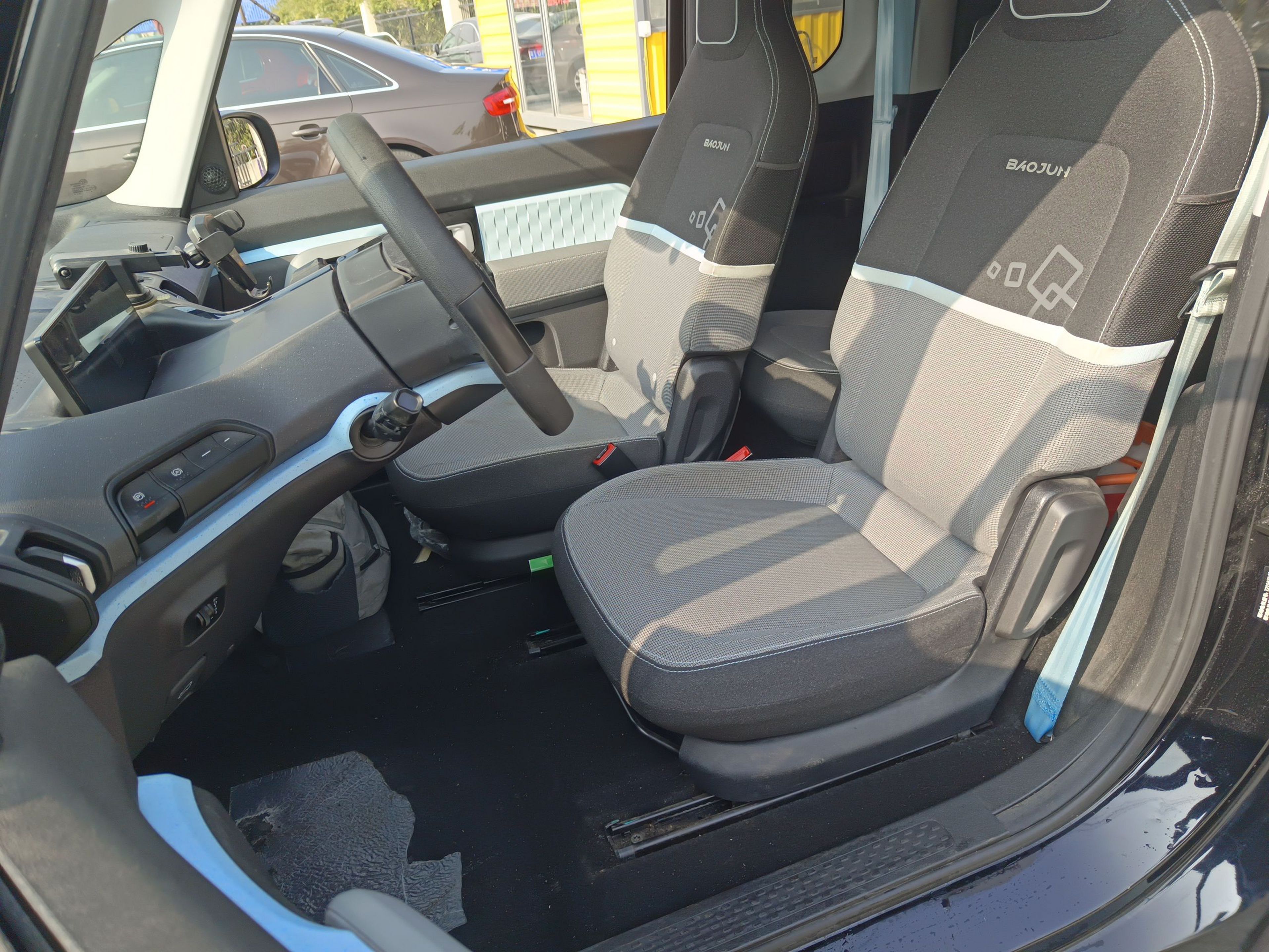 Переднее сиденье в автомобиле