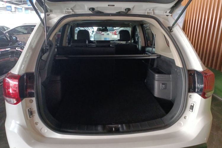 Used Mitsubishi Outlander 2019 2.4L 4x4 Zhi Xiang Edition 5 Seats China VI Standard
