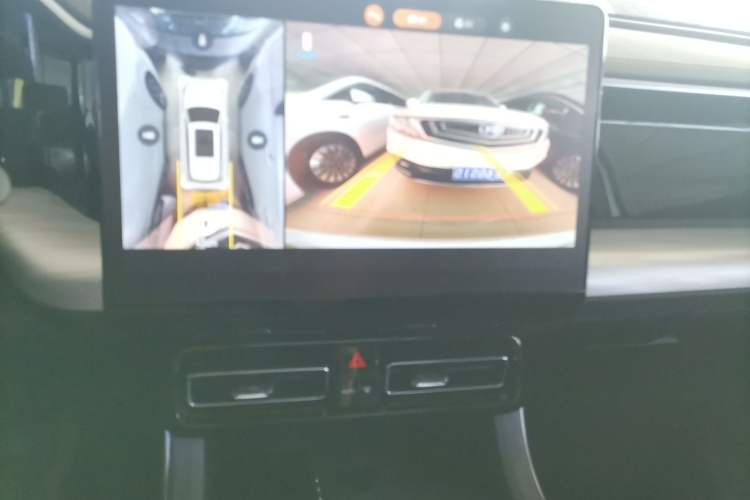 Used GAC Trumpchi GS8 2022 Linghang Series 2.0 TGDI Two-Wheel-Drive Luxury Smart Connectivity Version (7 Seats)
