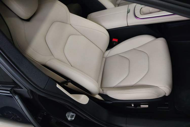 Used  SU7 2024 Rear-Drive Ultra-Long Range Advanced Pro-Level Intelligent Driving Version
