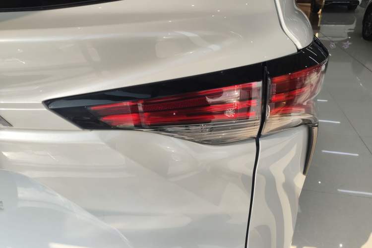 Used Toyota Granvia 2023 2.5L Hybrid Comfort Edition