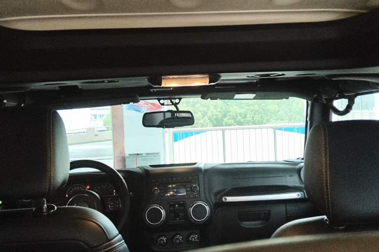 Used  Wrangler 2015 3.0L Sahara Four-Door Comfort Edition