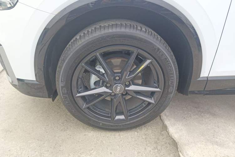 Used Audi Q2L 2021 35 TFSI Progressive Dynamic Edition
