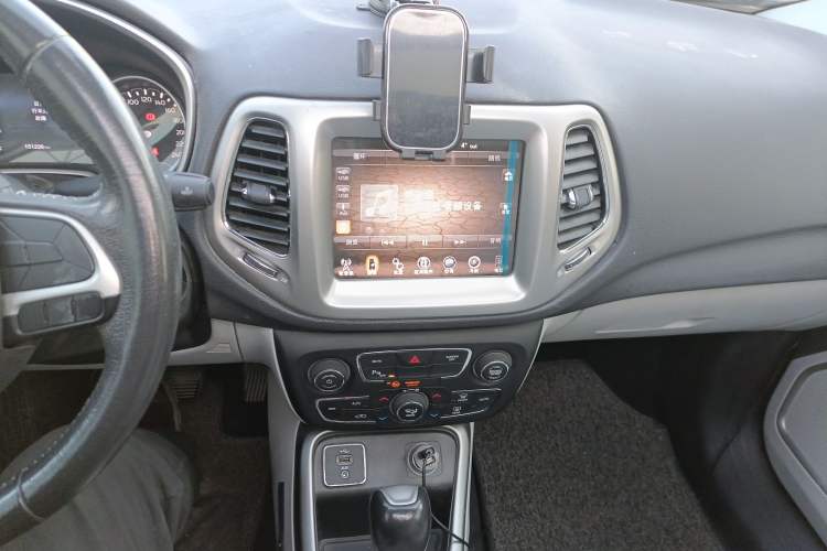 Used  Compass 2017 200T Automatic Family Edition