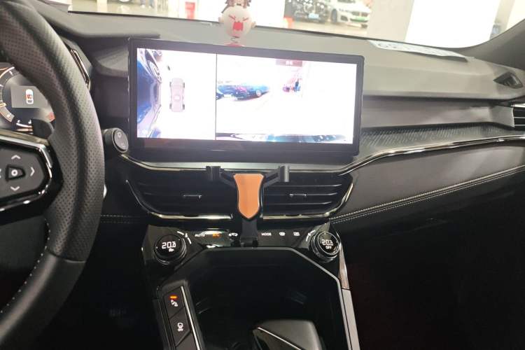 Used Lynk & Co 06 2023 Remix 1.5T Hero
