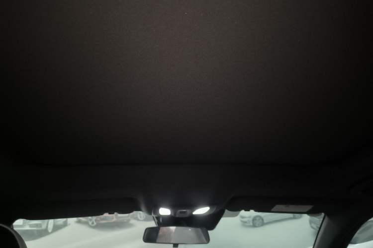 Used Changan UNI-V iDD 2024 Blue Whale Smart Electric iDD 136km Luxury Model
