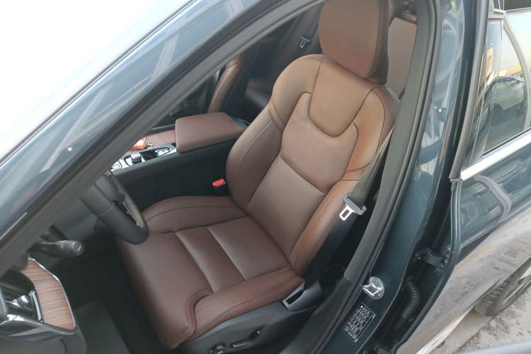 Used Volvo XC60 New Energy 2025 Plug-in Hybrid Long-Range All-Wheel Drive Smart Luxury Edition