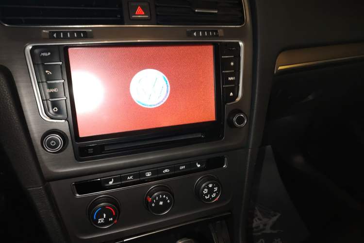 Used Volkswagen Golf 2016 230TSI Automatic Luxury Version
