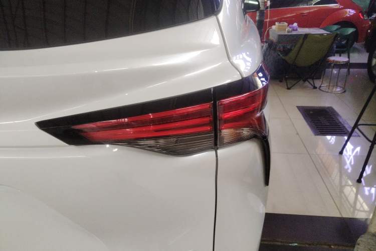 Used Toyota Sienna 2023 2.5L Hybrid Deluxe Edition
