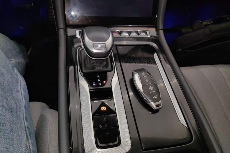 Used Hongqi H5 2024 1.5T DCT Smart Connect Flagship Edition