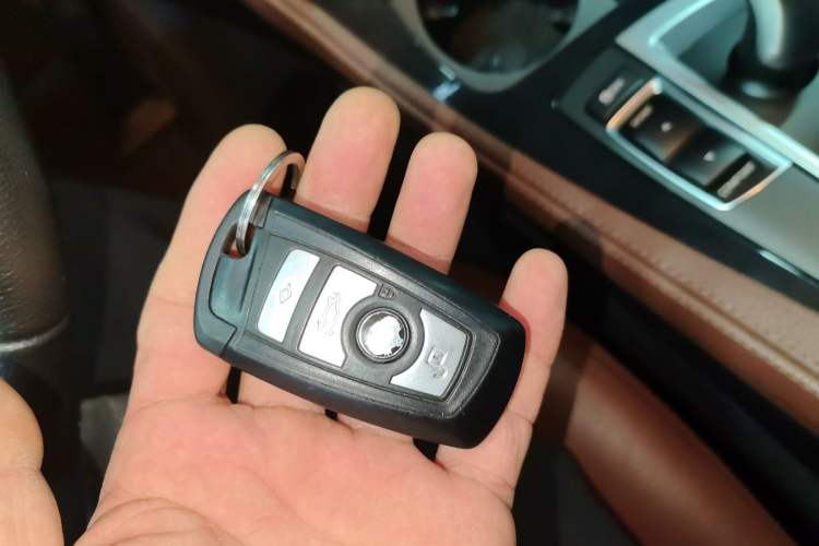 Used BMW 5 Series 2015 520i Elegant Edition
