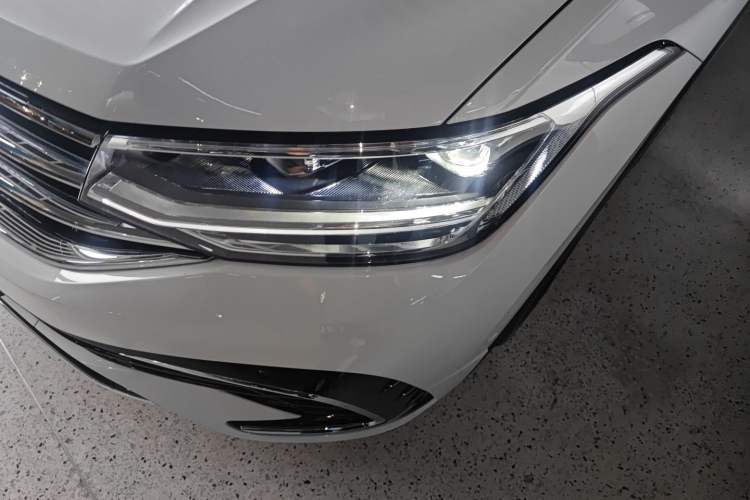 Used Volkswagen Tiguan L 2024 380TSI Automatic All-Wheel Drive R-Line Enhanced 7-Seater