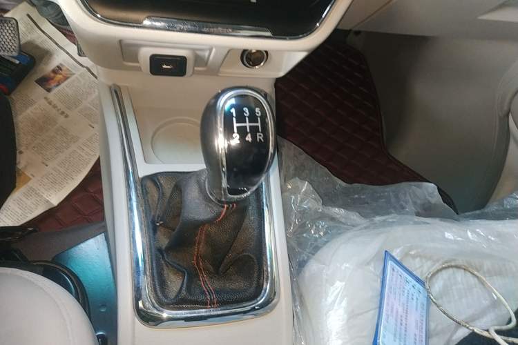 Used Jinbei New Hiace S 2023 1.5L Wealth Edition Van 2/5-Seater Non-Air-Conditioned Version SWC15M
