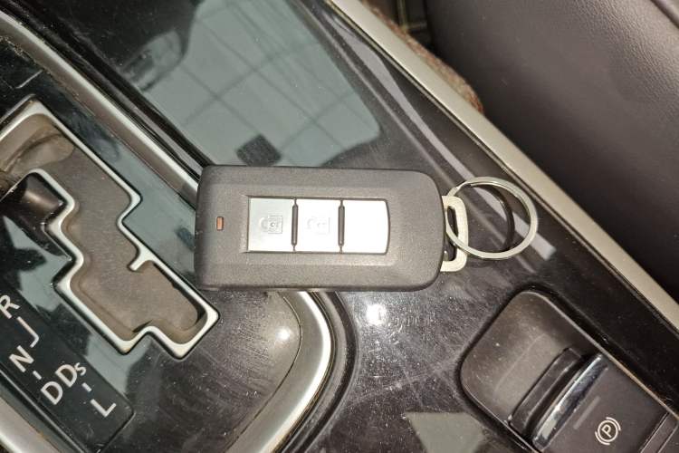 Used Mitsubishi Outlander 2019 2.0L Two-Wheel Drive Comfort Edition 5 Seats China VI Standard
