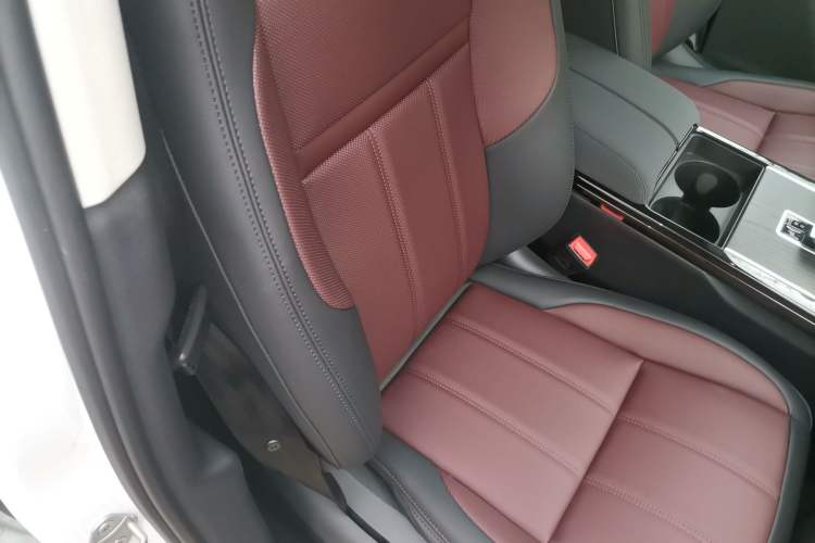 Used Land Rover Range Rover Evoque 2024 Aurora L 249 PS Prestige Light-Chasing Edition