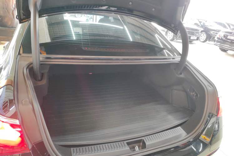 Used Mercedes-Benz E-Class New Energy 2024 E 350 e L Plug-in Hybrid Sedan
