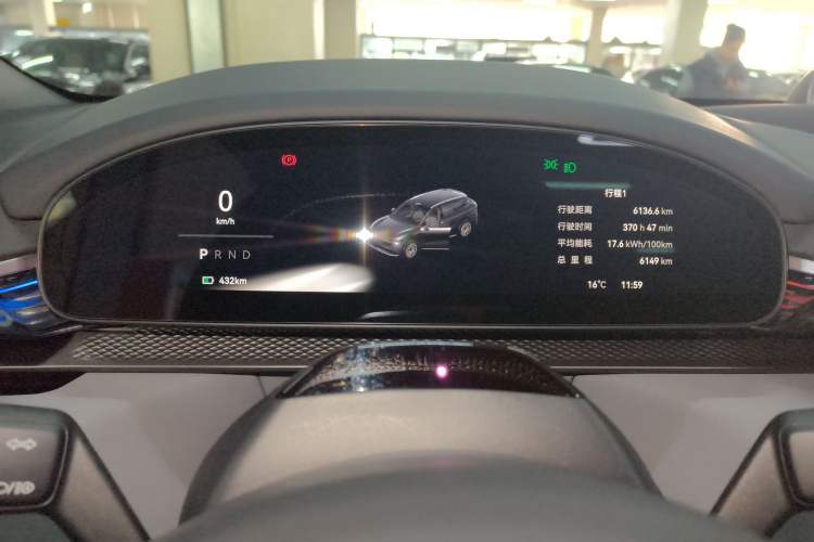 Used Zeekr 7X 2025 100 kWh Long-Range Rear-Wheel Drive with Intelligent Driving Features
