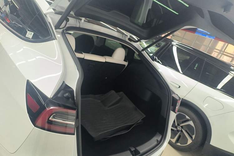 Used Tesla Model Y 2022 Long-Range All-Wheel-Drive Version