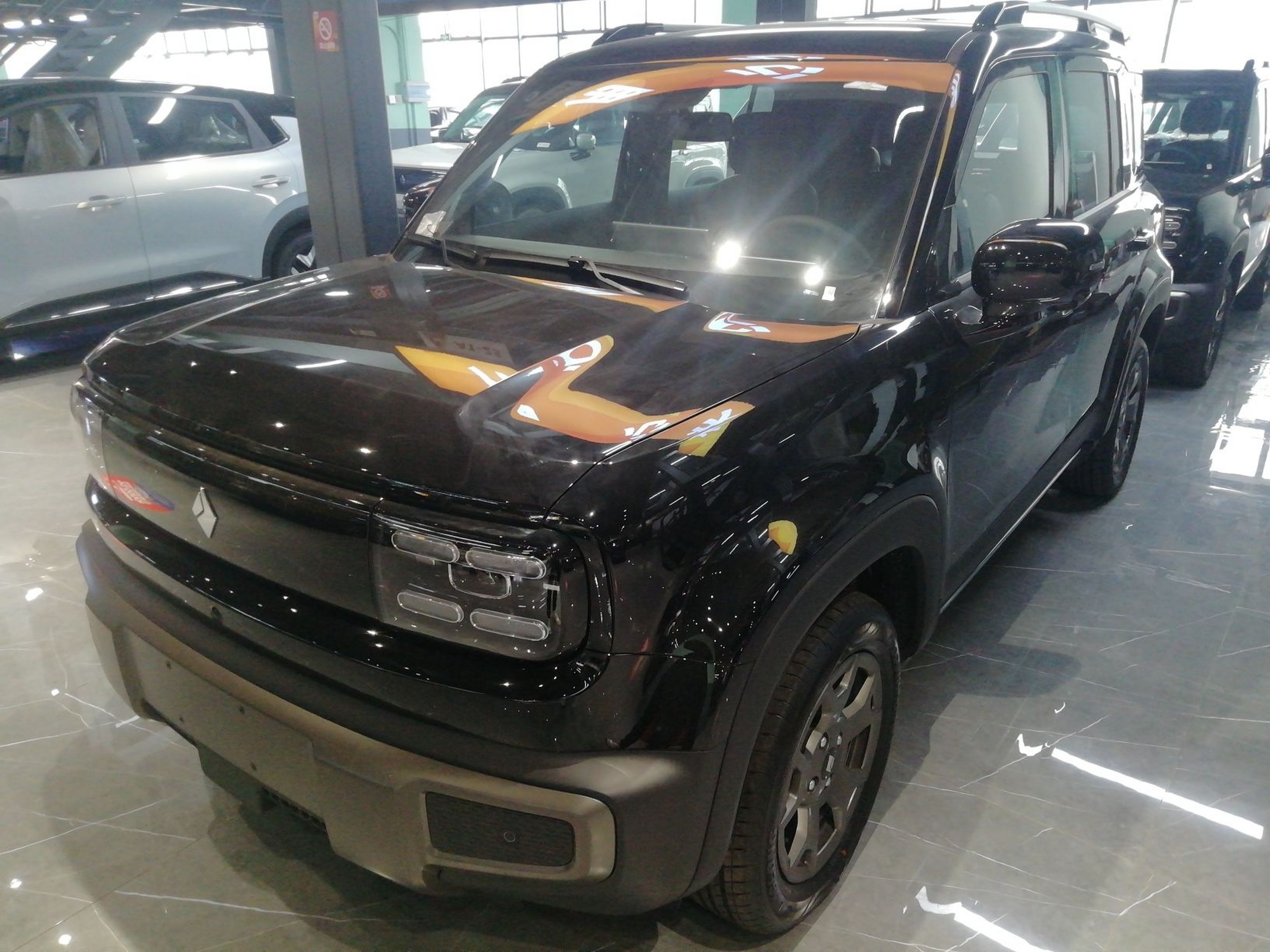 تحت مقدمة السيارة