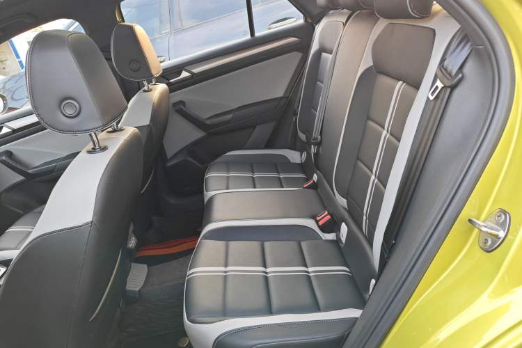 Used Volkswagen T-ROC 2023 300TSI DSG Two-Wheel Drive Starlight Edition
