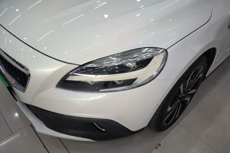 Used Volvo V40 2017 Cross Country T3 Zhiya Edition