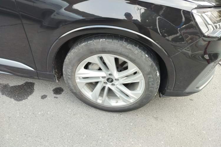 Used Audi Q7 2023 45 TFSI quattro S line Sport model
