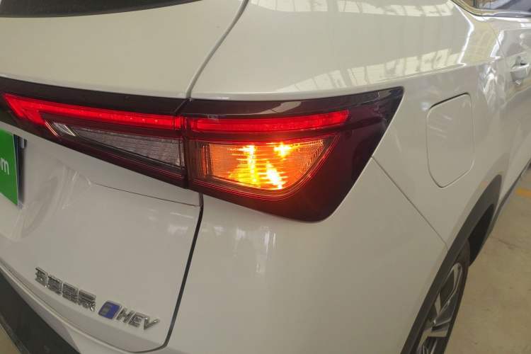 Used Wuling Asta 2022 2.0L DHT Electric-Speed Version
