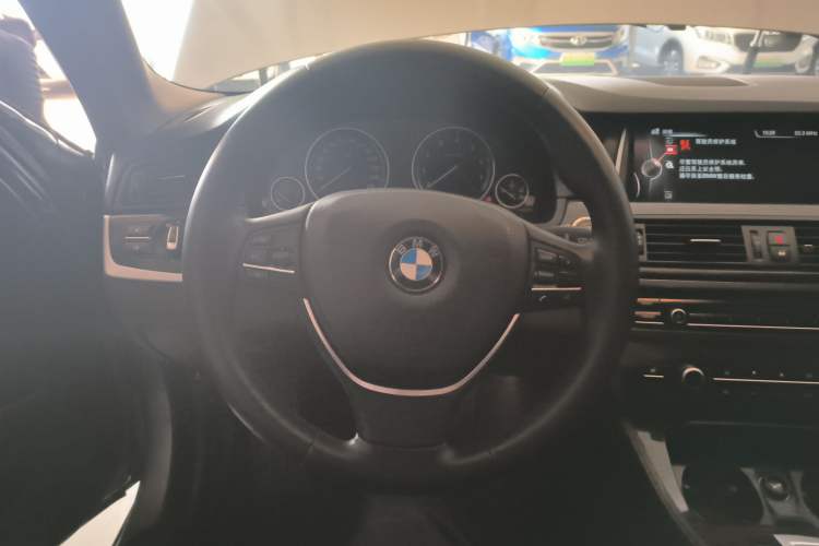 Used BMW 5 Series 2014 525Li Luxury Design Package
