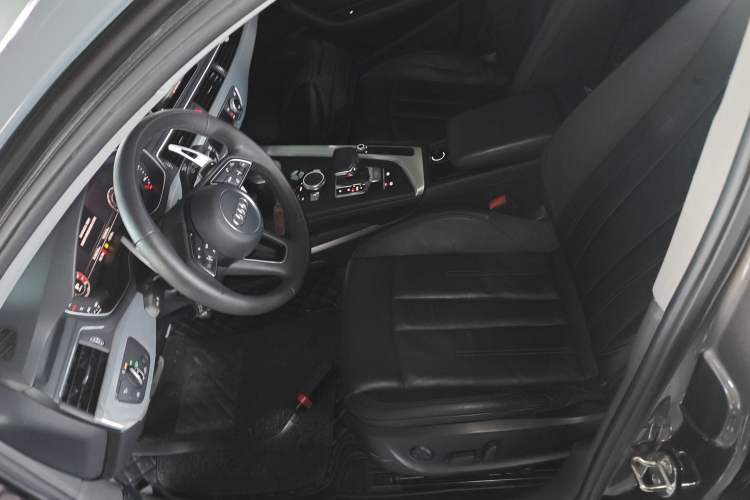 Used Audi A4L 2017 Plus 40 TFSI Sport Model
