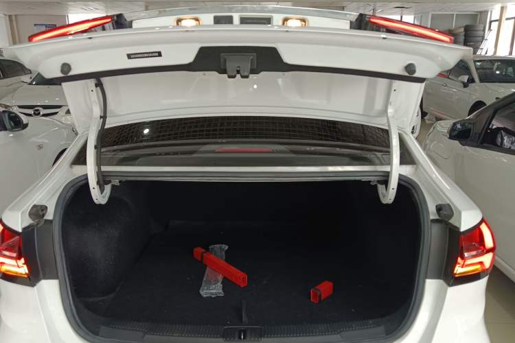 Used Roewe i5 2021 1.5L CVT Platinum Edition
