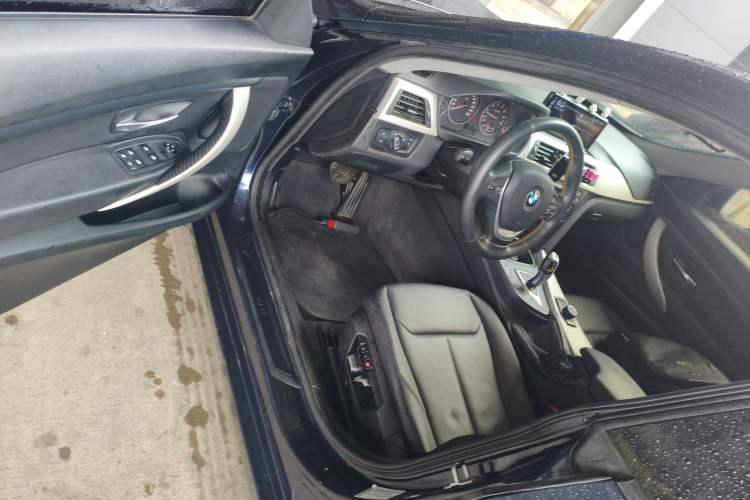 Used BMW 3 Series GT 2016 320i Fashion Model
