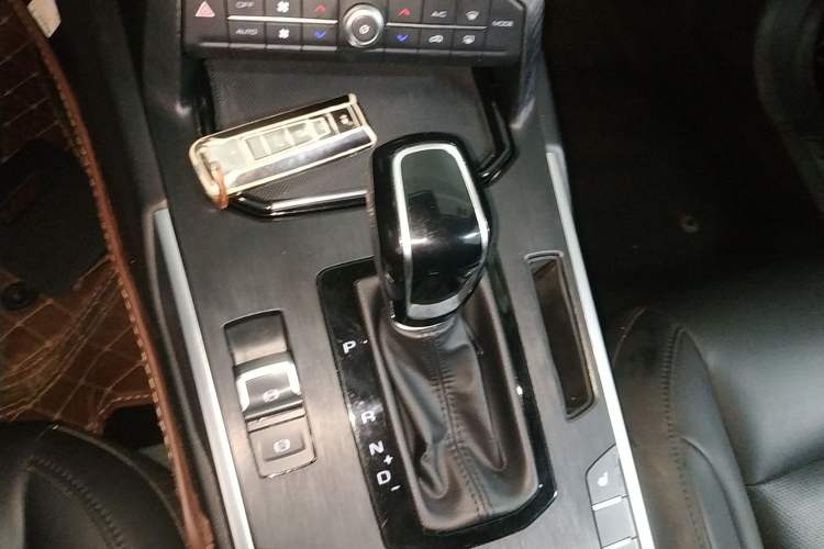 Used Wey VV7 2017 2.0T Ultra-Luxury Version
